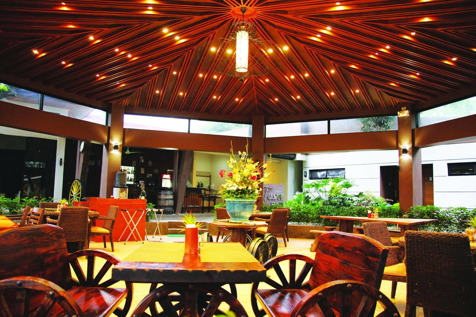 Batangas Country Club Otel Dış mekan fotoğraf