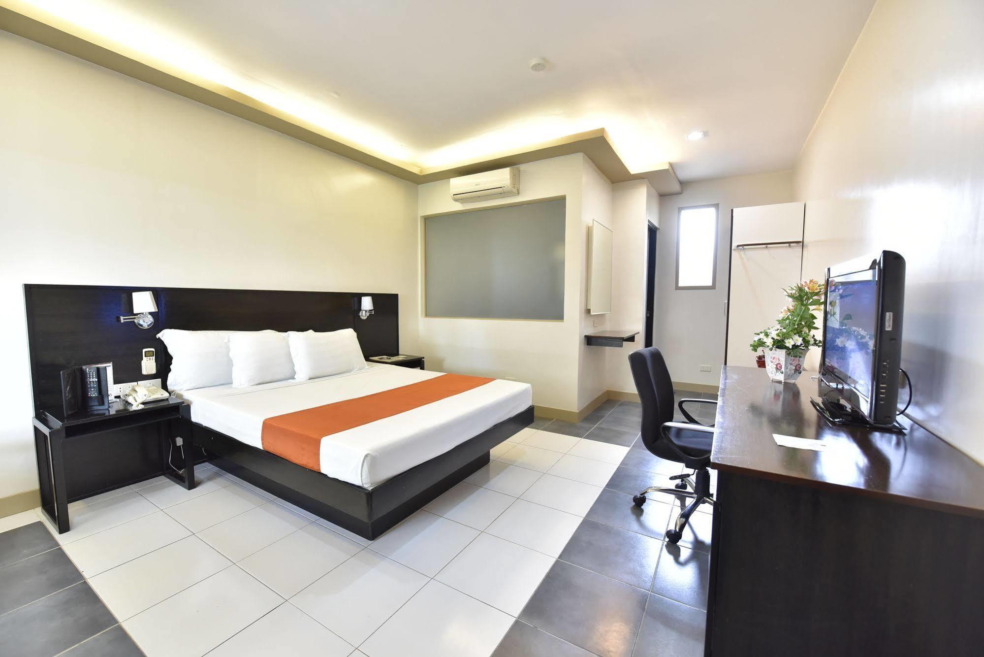 Batangas Country Club Otel Dış mekan fotoğraf