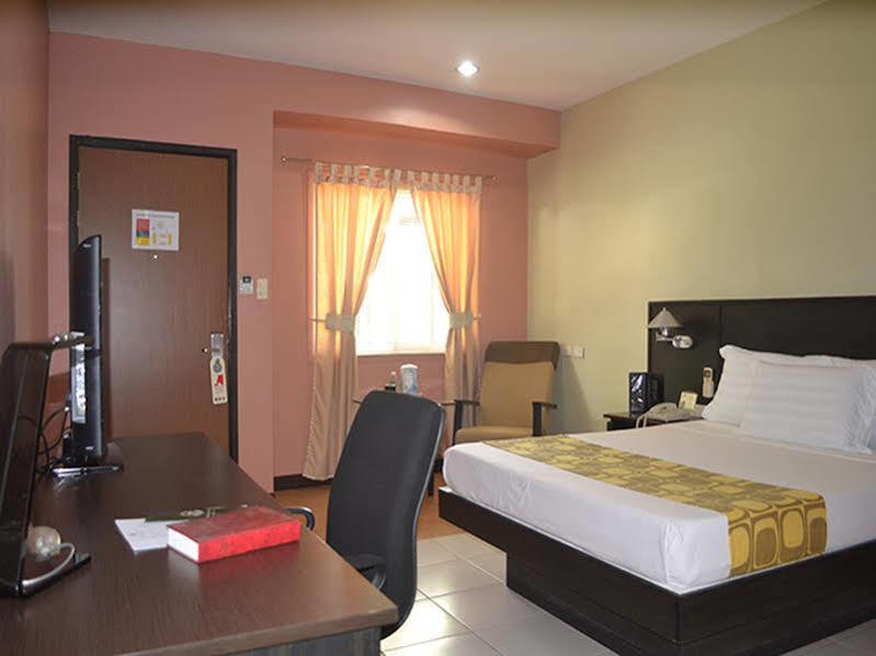 Batangas Country Club Otel Dış mekan fotoğraf